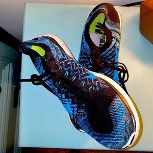 Nike FlyKnit Shoes - Size 8